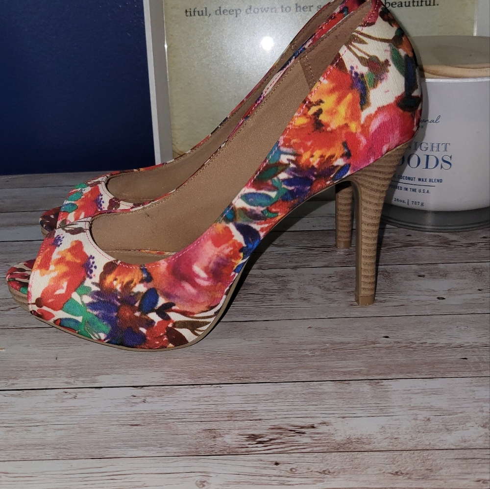Stylish floral heels!